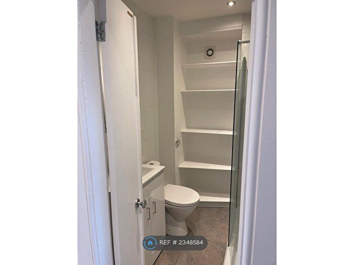 1 Bedroom Flat To Rent In Fergus Drive, Glasgow, G20