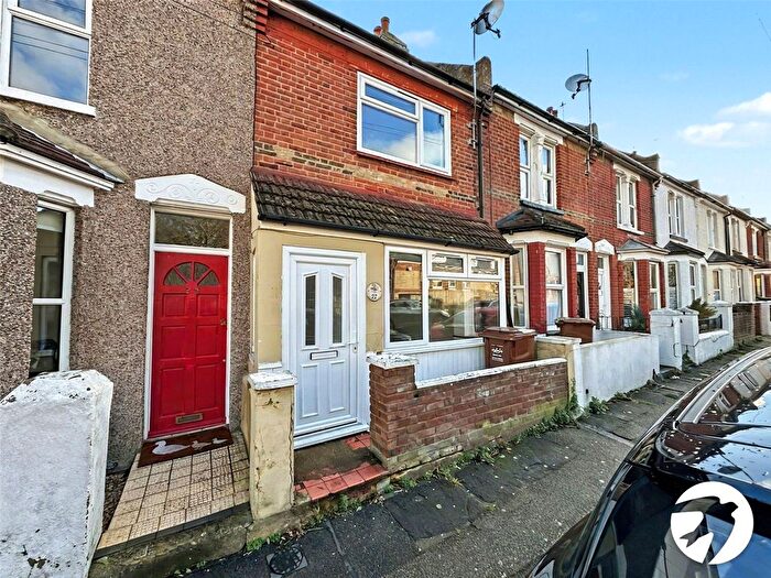 3 Bedroom Terraced House For Sale In Holcombe Road, Rochester, Kent, ME1