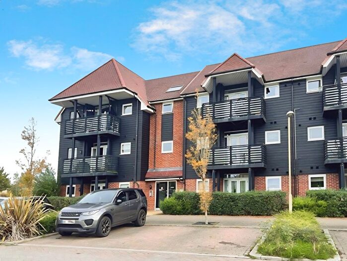 2 Bedroom Flat For Sale In Finn Farm Road, Kingsnorth, TN25