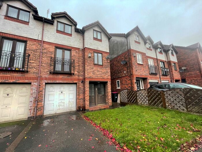 4 Bedroom Semi-Detached House To Rent In Border Brook Lane, Worsley, Manchester, M28