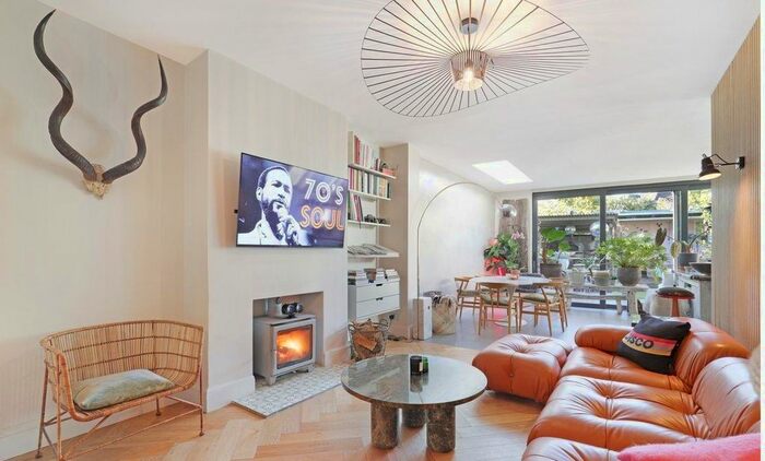 4 Bedroom Semi-Detached House To Rent In Rylston Road, London, N13