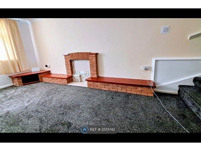 2 Bedroom Terraced House To Rent In Hazel Grove, Nottingham, NG15