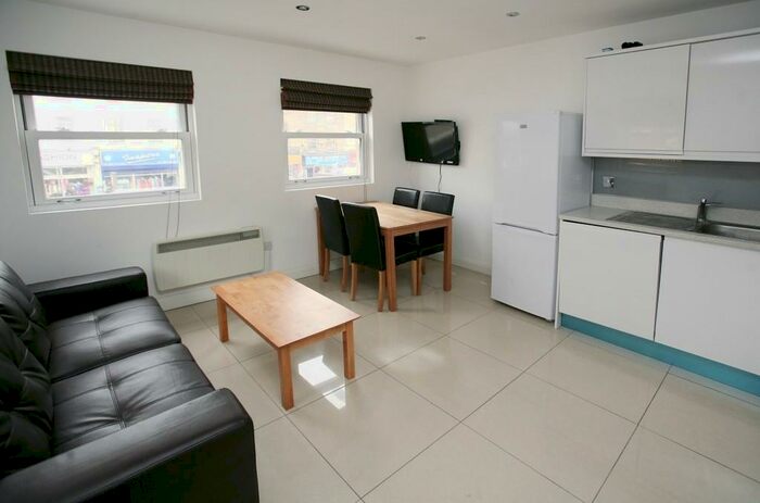 2 Bedroom Apartment To Rent In Buross Street, Whitechapel, London, E1