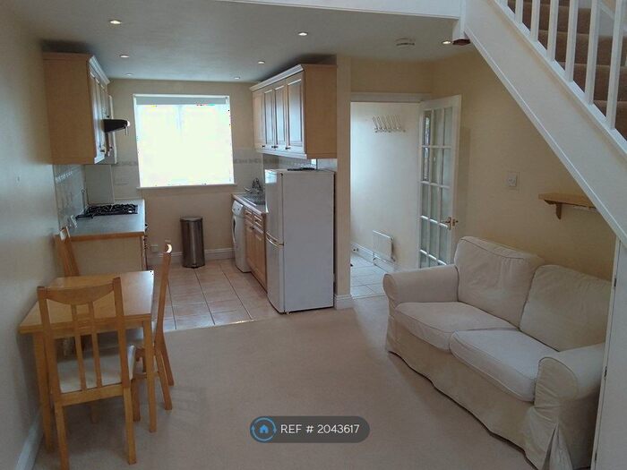 1 Bedroom Semi-Detached House To Rent In Colne Road, Twickenham, TW2