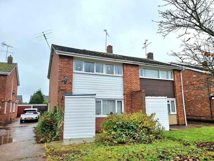 3 Bedroom Semi-Detached House To Rent In Austin Road, Woodley, RG5