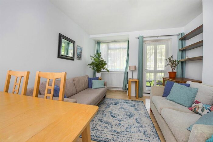 2 Bedroom Flat To Rent In Tildsley Road, Putney Heath, London, SW15