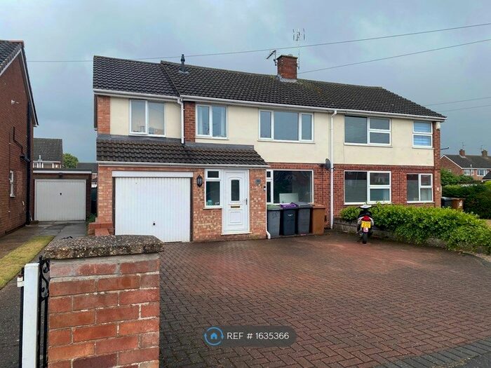 4 Bedroom Semi-Detached House To Rent In Hathersage Avenue, North Hykeham, Lincoln, LN6