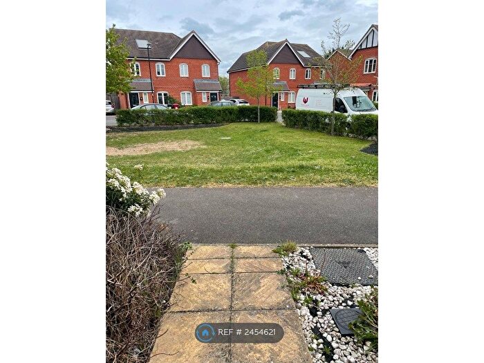2 Bedroom End Of Terrace House To Rent In Starling Crescent, Slough, SL3