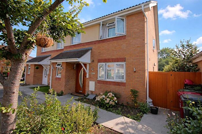 4 Bedroom Property To Rent In Scholars Walk, Langley, SL3