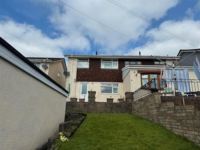 3 Bedroom Semi-Detached House For Sale In Homeleigh, Newbridge, NP11