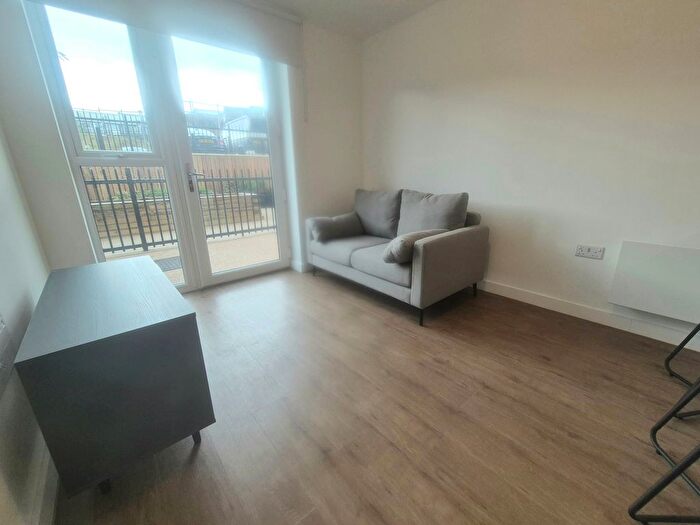 1 Bedroom Flat To Rent In Cow Green, Halifax, HX1