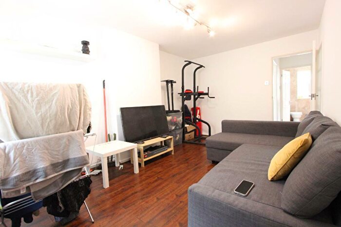 2 Bedroom Maisonette To Rent In , South Dale, Chigwell, London, IG7