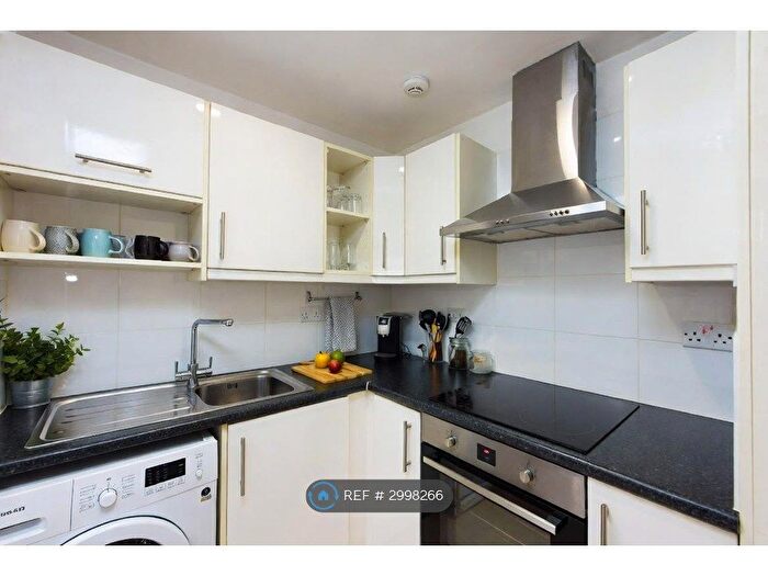 Studio To Rent In High Road, High Road, N22