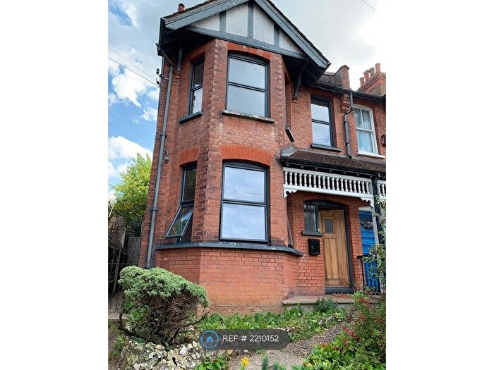 3 Bedroom Semi-Detached House To Rent In Kendall Avenue, Greater London, CR2