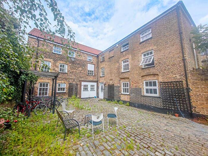 3 Bedroom Flat To Rent In Comet Place, Deptford, London, SE8