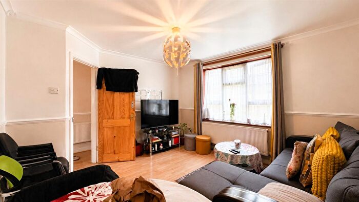 2 Bedroom Terraced House For Sale In Parsons Road, London, E13