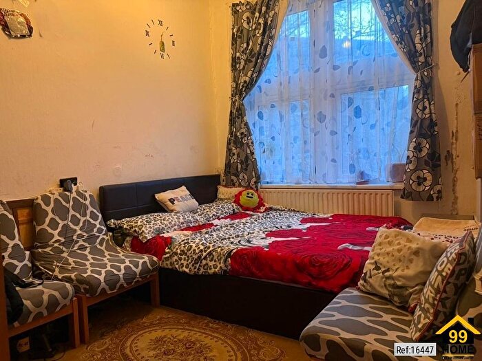 2 Bedroom Flat To Rent In Hare Street, London, SE18