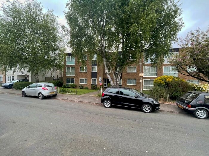 1 Bedroom Flat To Rent In Cringle Court, Thornton Road, Potters Bar, Hertfordshire, EN6