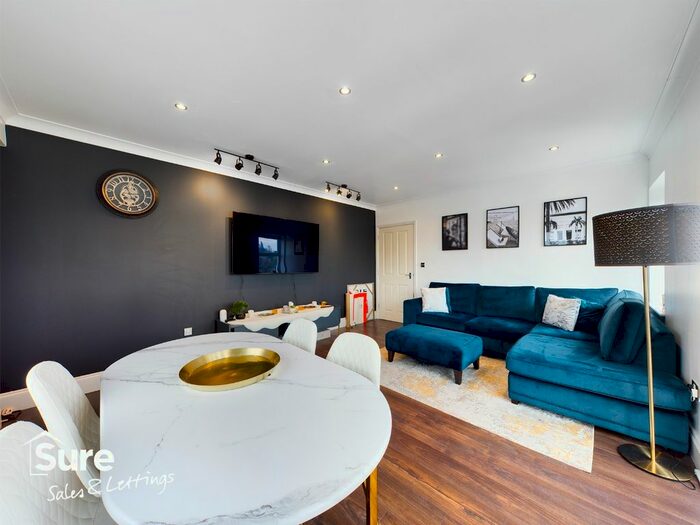 2 Bedroom Flat To Rent In The Spires, Selden Hill, Hemel Hempstead, Hertfordshire, HP2