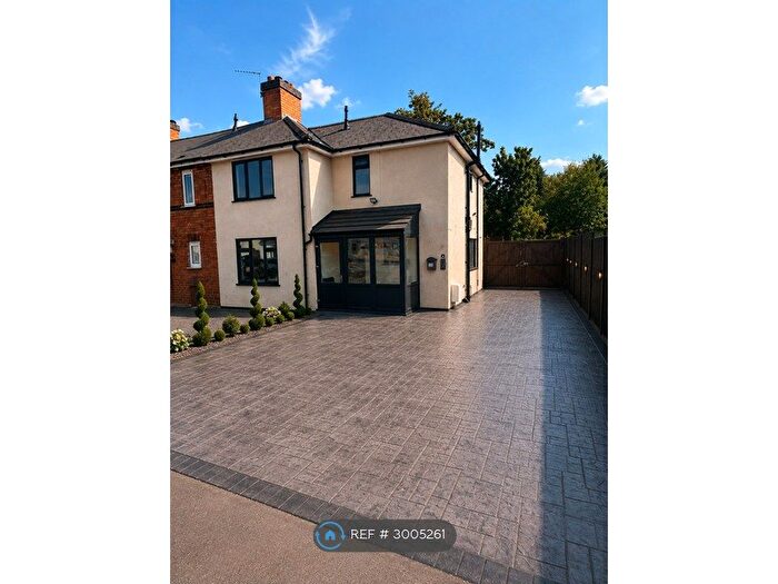 3 Bedroom Semi-Detached House To Rent In Hales Road, Wednesbury, WS10