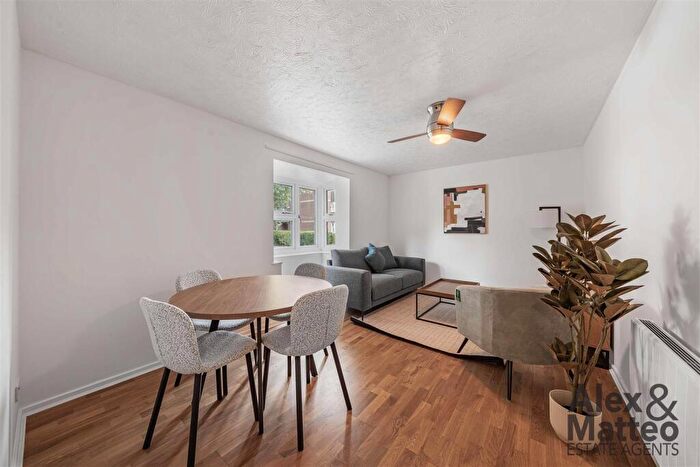 1 Bedroom Flat For Sale In Raphael Court, Bermondsey, SE16