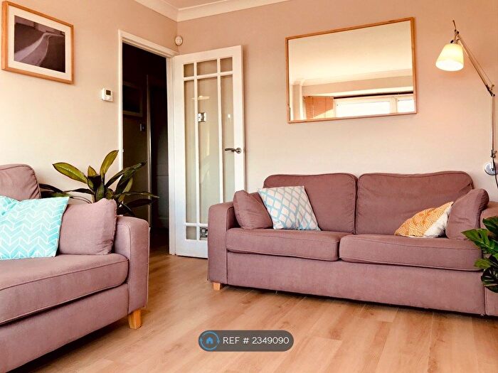 3 Bedroom Semi-Detached House To Rent In Woodbourne Avenue, Brighton, BN1