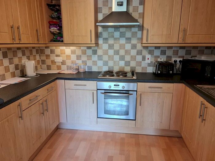 2 Bedroom House To Rent In Willow Tree Close, LN5