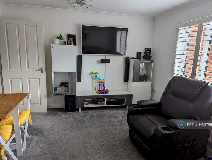 2 Bedroom Flat To Rent In Heron Quay, Bedford, MK40