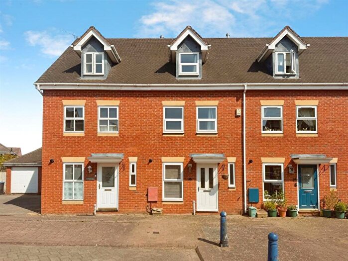3 Bedroom Town House For Sale In Caliban Mews, Heathcote, Warwick, CV34