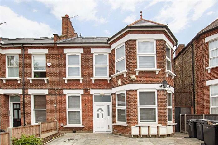 3 Bedroom Flat To Rent In Fordwych Road, Cricklewood, NW2