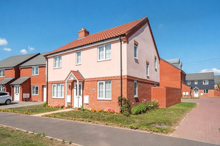 4 Bedroom Detached House For Sale In Harness Maker Way, Hethersett, NR9