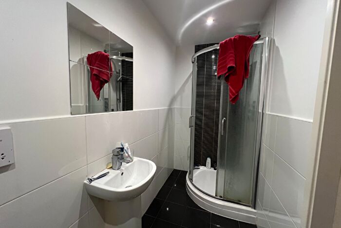 2 Bedroom Apartment For Sale In Thornton Road, Bradford, West Yorkshire, BD1