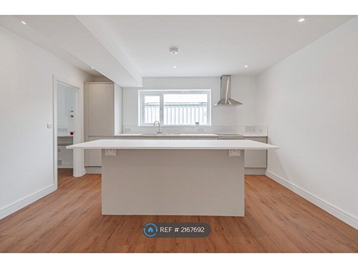 3 Bedroom Terraced House To Rent In Tor Mews, Torquay, TQ2