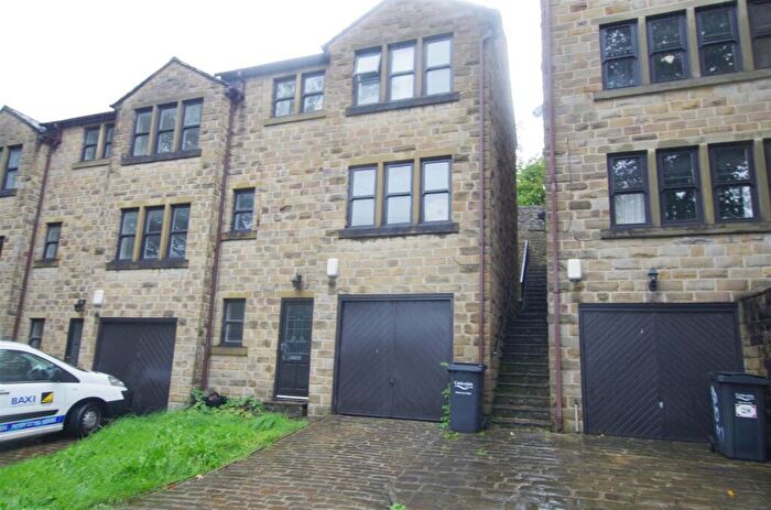 3 Bedroom House To Rent In Chapel Lane, Halifax, HX3