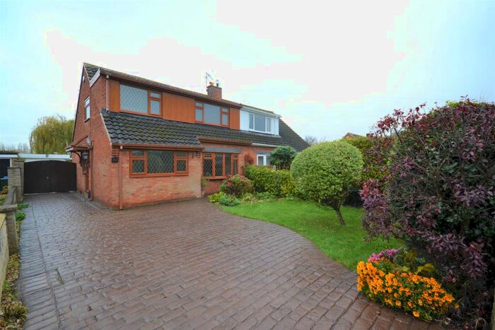 3 Bedroom Semi-Detached Bungalow To Rent In Ings Way, Arksey, Doncaster, DN5