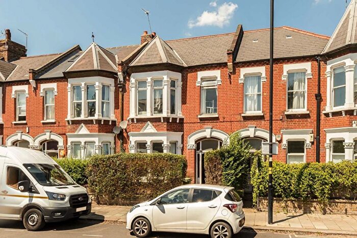 3 Bedroom Flat To Rent In Abbeville Road, London, SW4