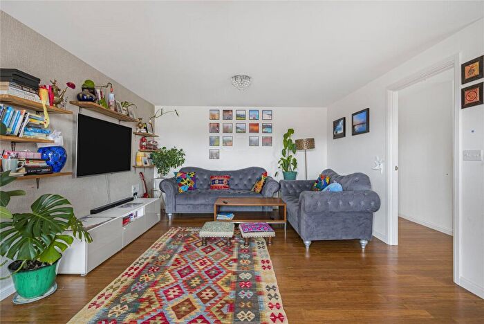 2 Bedroom Flat For Sale In Lett Lane, Castle Hill, Ebbsfleet Valley, Swanscombe, DA10