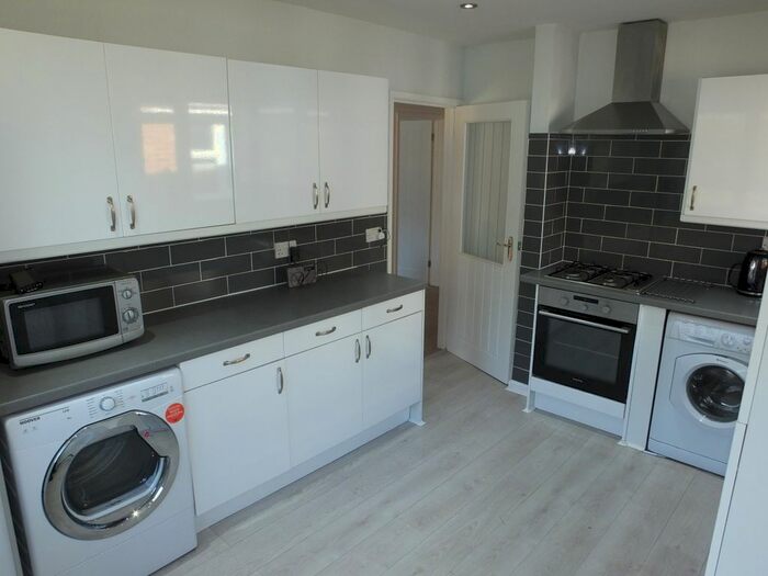 2 Bedroom Semi-Detached Bungalow To Rent In The Byeways, Seaford, BN25