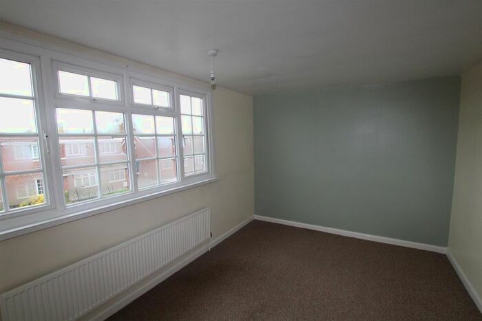 3 Bedroom Property To Rent In Saffron Garth, Patrington, Hull, HU12