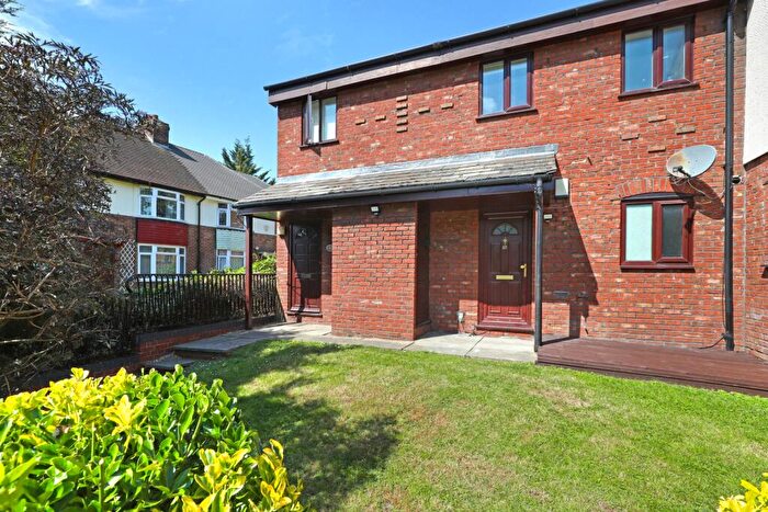 2 Bedroom Flat To Rent In Cascade Road, Buckhurst Hill, IG9