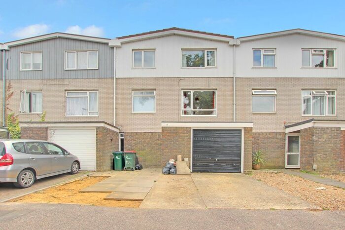 4 Bedroom Town House To Rent In Barley Close, Crawley RH10