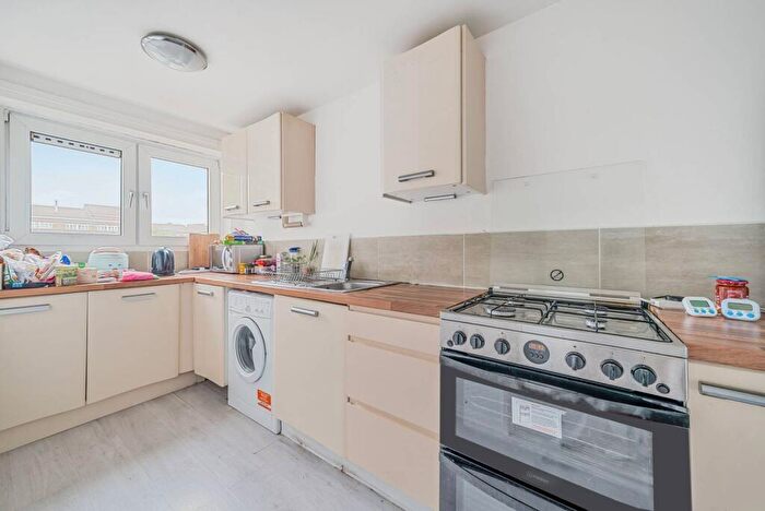 1 Bedroom Flat For Sale In Heylyn Square, Mile End, London, E3