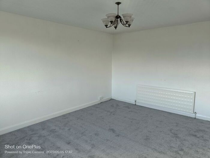 2 Bedroom Flat To Rent In Latham Avenue, Helsby, Frodsham, WA6