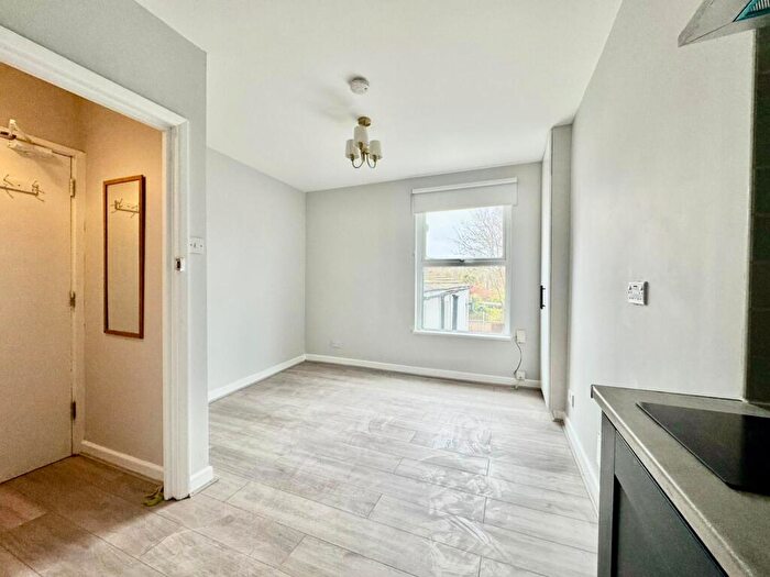 Flat To Rent In Agamemnon Road, West Hampstead, NW6