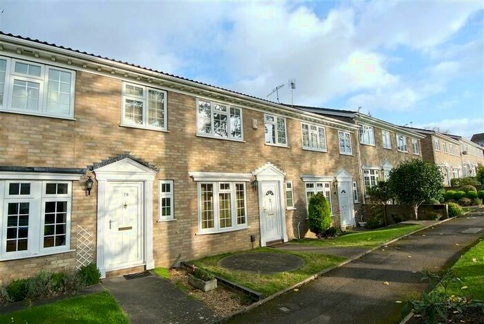 3 Bedroom Property To Rent In Hillcrest, Weybridge, KT13