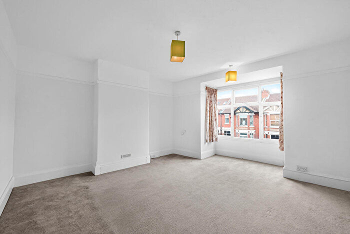 2 Bedroom Apartment To Rent In Winter Road, Southsea, PO4