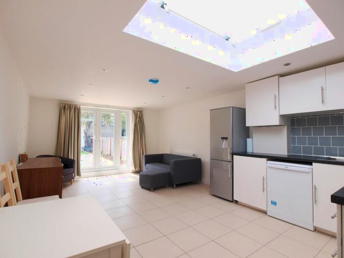 3 Bedroom House To Rent In Poynton Road, Seven Sisters, N17