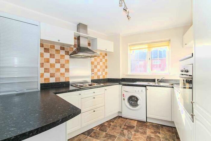 2 Bedroom Flat To Rent In Broadlands Gardens, Pudsey, LS28