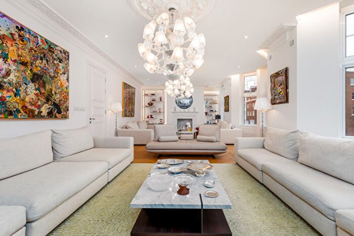 4 Bedroom Flat For Sale In Bickenhall Street, London, W1U