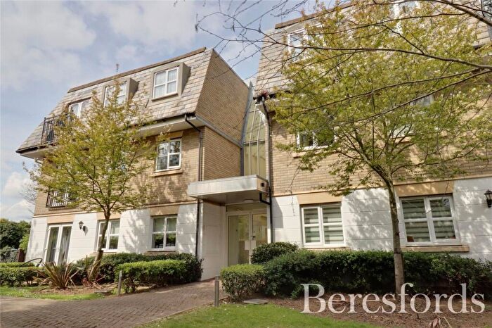 2 Bedroom Apartment For Sale In Suttons Lane, Hornchurch, RM12